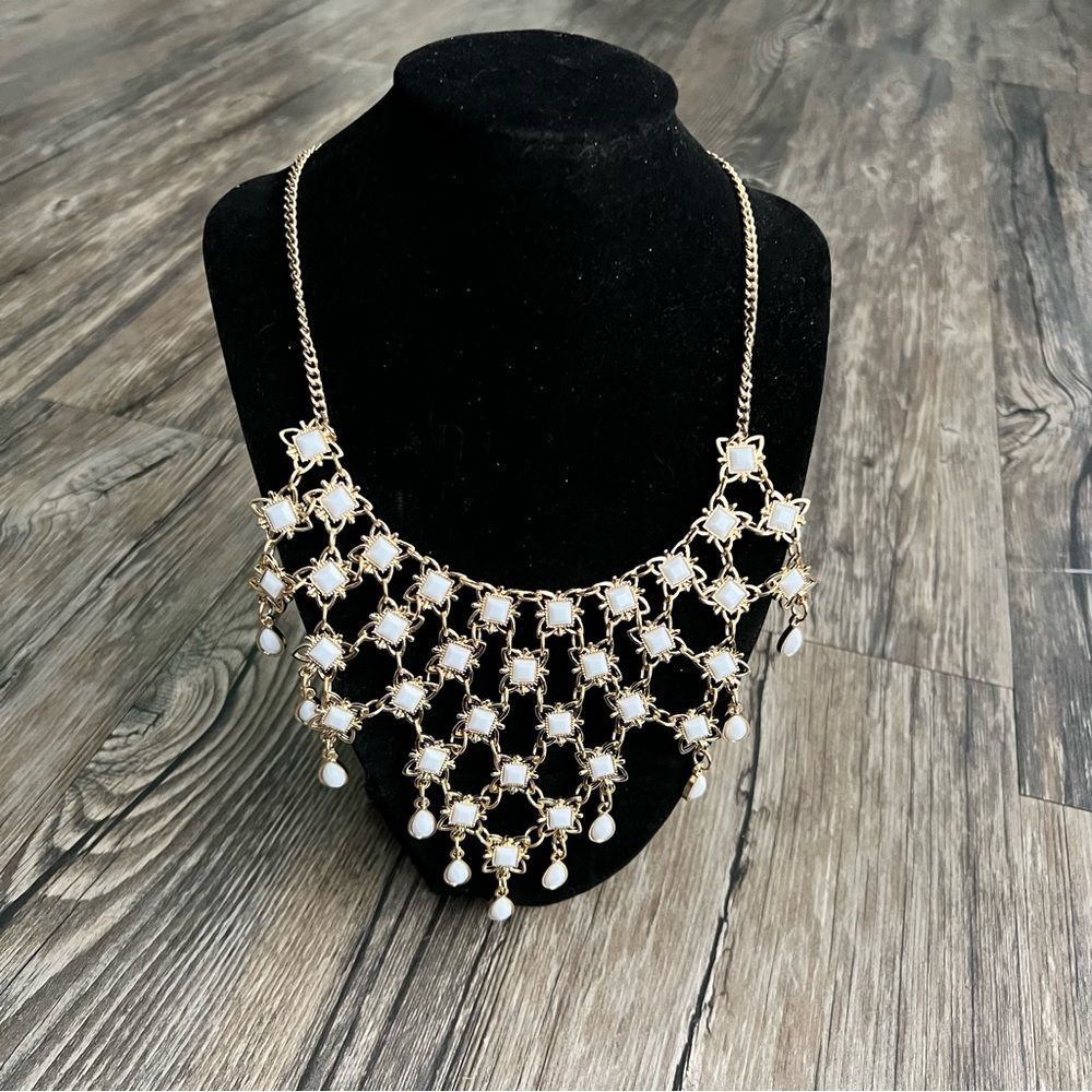 Bib necklace